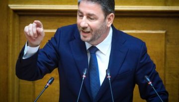 Ανδρουλάκης: «Η συνταγματική αναθεώρηση απαιτεί σοβαρότητα,όχι φθηνούς τακτικισμούς»–Οι προτάσεις του ΠΑΣΟΚ