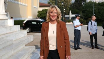Ρένα Δούρου: Υποψήφια για την προεδρία της Κοινοβουλευτικής Ομάδας του ΣΥΡΙΖΑ – ΠΣ – The Press Project – Ειδήσεις, Αναλύσεις, Ραδιόφωνο, Τηλεόραση