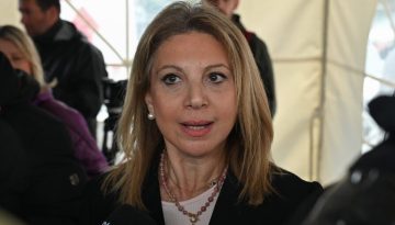 Καρυστιανού: Τι απαντά για την αγορά ακινήτου σε πλειστηριασμό, μέσω εταιρείας