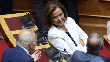 Η Ντόρα απαντά στον Σαμαρά: Δεν είναι καλό να συγκρούεται κανείς με την πραγματικότητα