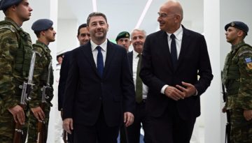 Στον Δένδια ο Ανδρουλάκης: «Ο εκάστοτε ένοικος του Μαξίμου να υπερασπίζεται τα κυριαρχικά μας δικαιώματα»