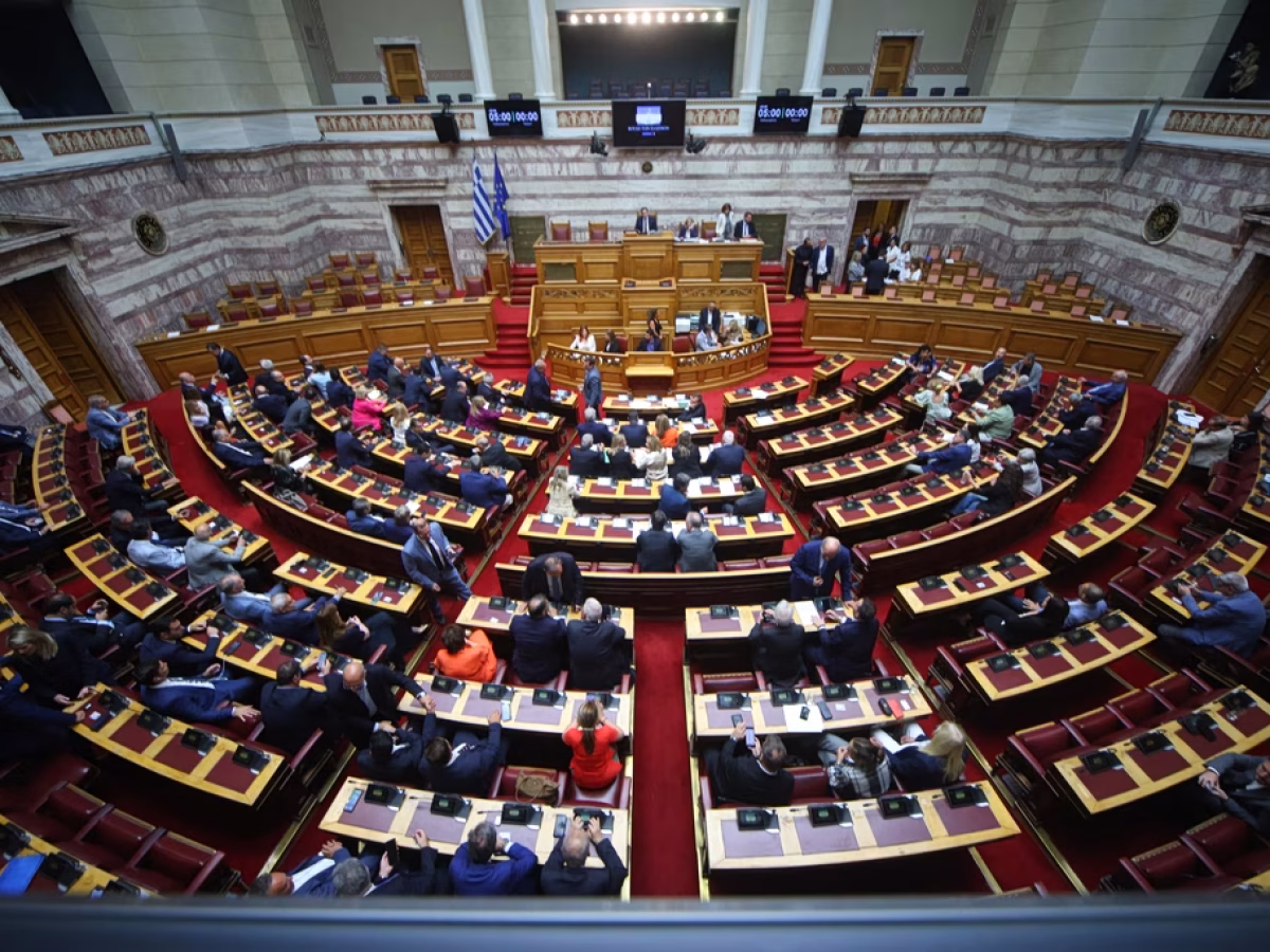 Συνταγματική Αναθεώρηση: Δεν συγκέντρωσαν 180 ψήφους οι προτάσεις της ΝΔ – Μόνο με συνεργασίες η διαμόρφωση των αναθεωρητέων διατάξεων – ΤΑ ΝΕΑ