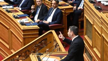 Επίκαιρη ερώτηση Ανδρουλάκη προς Μητσοτάκη για την ακρίβεια – «Θα συνεχίσετε να θυμώνετε ή θα πάρετε μέτρα;»