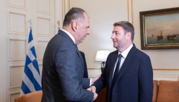 Ανδρουλάκης για το καλώδιο Ελλάδας – Κύπρου μετά τις συναντήσεις με Γεραπετρίτη και Δένδια: «Δεν φτάνει το Μαξίμου να σηκώνει τηλέφωνα στις 3 το πρωί»