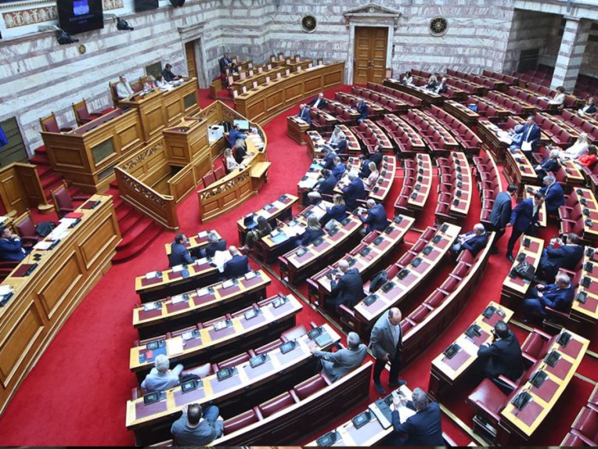 Βουλή: Ψηφίστηκε το νομοσχέδιο για τον Προσωπικό Βοηθό