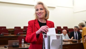 Νέα πρόεδρος της ΚΟ του ΣΥΡΙΖΑ η Ρένα Δούρου