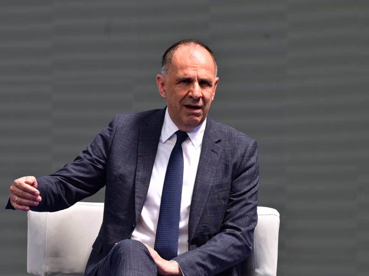 Μπαράζ επαφών Γεραπετρίτη στο περιθώριο της νατοϊκής Συνόδου – ΤΑ ΝΕΑ
