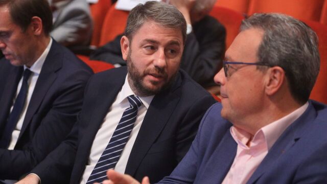 i-krisi-pou-pernaei-apo-ton-suriza-sto-pasok-kai-o-polakis-apofasimenos-pou-paei-gia-arhigos