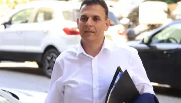 Πρώτη παραίτηση βουλευτή του ΣΥΡΙΖΑ προς ΕΛΑΣ: Ο Γιώργος Καραμέρος επιστρέφει την έδρα του – “Η στήριξή μου στον Τσίπρα ήταν σταθερή από την πρώτη στιγμή”