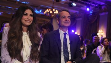 Δείπνο Μητσοτάκη προς τιμήν της Κίμπερλι Γκιλφόιλ στο Μαξίμου για τα 250 χρόνια από την Αμερικανική Ανεξαρτησία