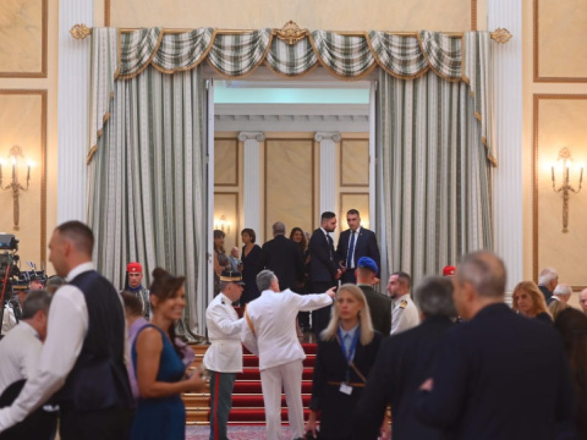 Live η δεξίωση στο Προεδρικό Μέγαρο για την 52η επέτειο αποκατάστασης της Δημοκρατίας