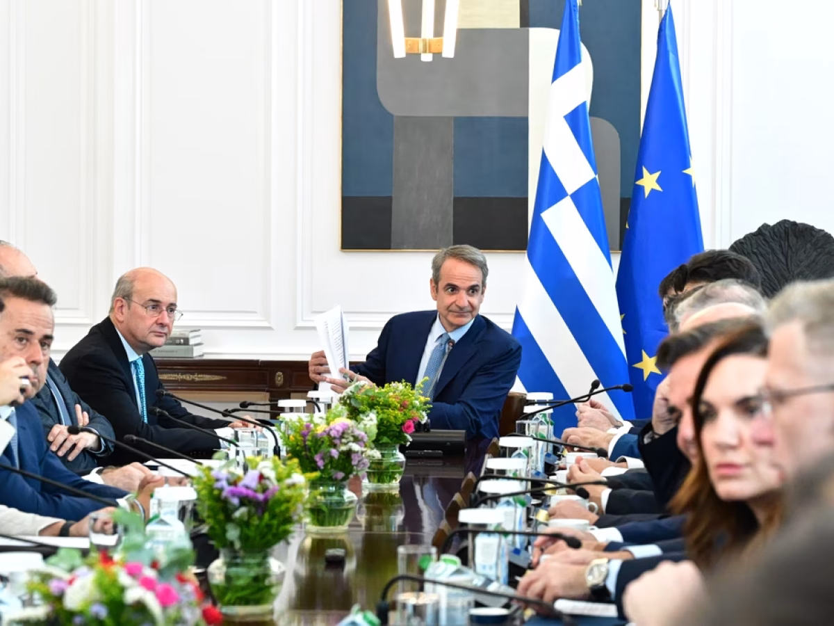 Σινιάλα Μητσοτάκη στους «αποσυσπειρωμένους» – ΤΑ ΝΕΑ