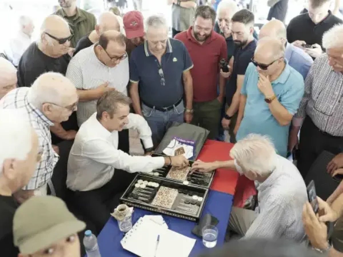 ΝΔ: Το γαλάζιο στέλεχος που έριξε την… ιδέα για την παρτίδα τάβλι του Μητσοτάκη με ηλικιωμένο στη Νέα Σμύρνη
