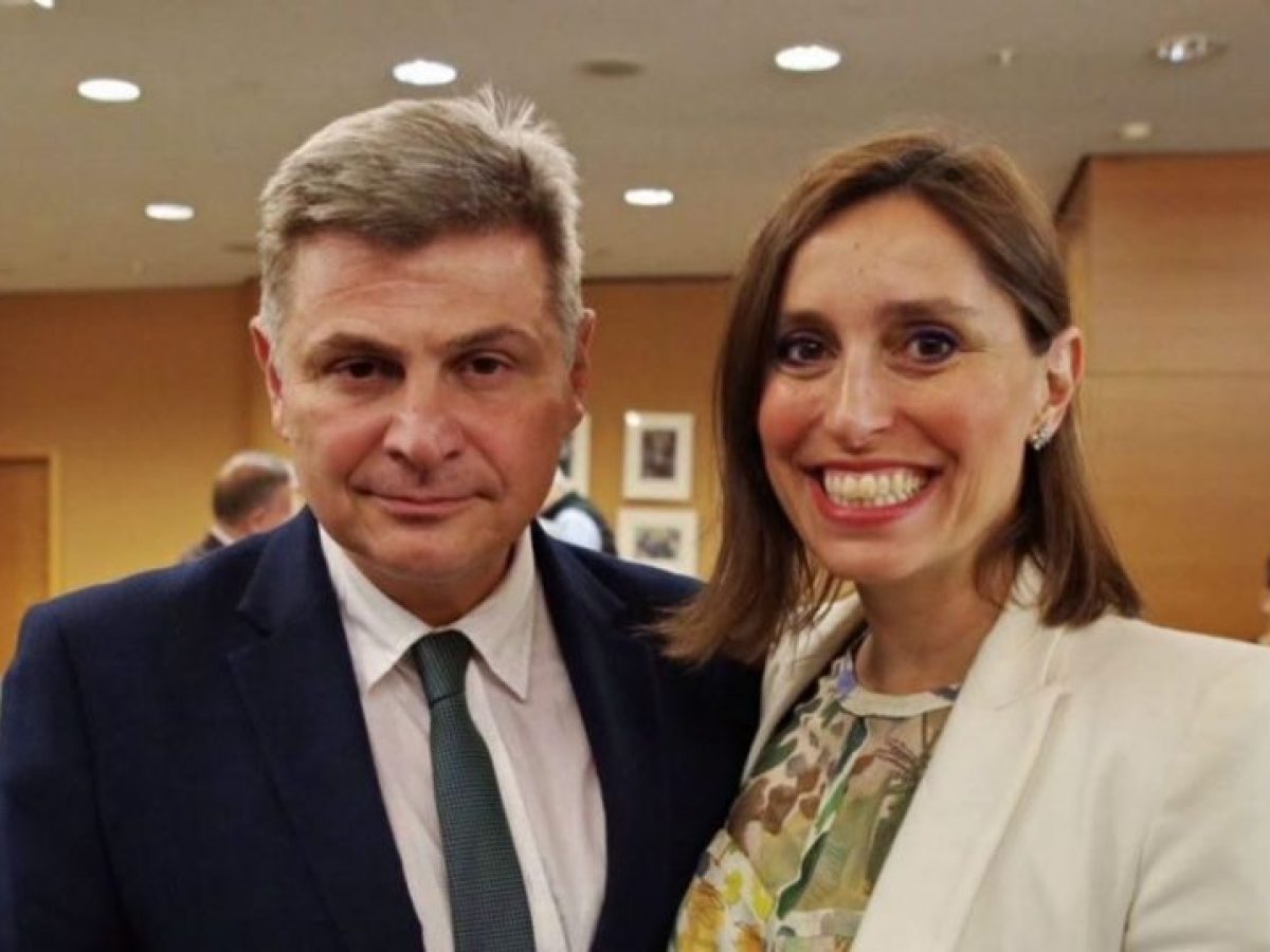 &Nu;&iota;&kappa;ό&lambda;&alpha;&sigmaf; &Phi;&alpha;&rho;&alpha;&nu;&tau;&omicron;ύ&rho;&eta;&sigmaf;: &Eta; &alpha;&pi;ά&nu;&tau;&eta;&sigma;&eta; &sigma;&tau;&alpha; &delta;&eta;&mu;&omicron;&sigma;&iota;&epsilon;ύ&mu;&alpha;&tau;&alpha; &gamma;&iota;&alpha; &tau;&eta;&nu; &alpha;&pi;ό&sigma;&pi;&alpha;&sigma;&eta; &tau;&eta;&sigmaf; &sigma;&upsilon;&zeta;ύ&gamma;&omicron;&upsilon; &tau;&omicron;&upsilon; &sigma;&tau;&eta;&nu; &epsilon;&lambda;&lambda;&eta;&nu;&iota;&kappa;ή &alpha;&nu;&tau;&iota;&pi;&rho;&omicron;&sigma;&omega;&pi;&epsilon;ί&alpha; &tau;&eta;&sigmaf; &Epsilon;&Epsilon; &ndash; &laquo;Έ&gamma;&iota;&nu;&epsilon; &nu;ό&mu;&iota;&mu;&alpha;&raquo;