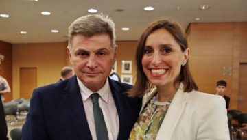 Νικόλας Φαραντούρης: Η απάντηση στα δημοσιεύματα για την απόσπαση της συζύγου του στην ελληνική αντιπροσωπεία της ΕΕ – «Έγινε νόμιμα»