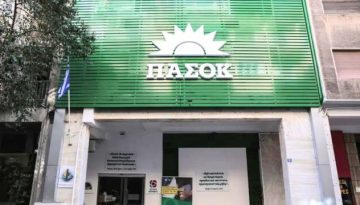 ΠΑΣΟΚ κατά Μητσοτάκη για Θάνο Ντόκο: “Αντί να περιμένει το τηλέφωνο στις 3 τα ξημερώματα, ας πράξει τα δέοντα μέρα μεσημέρι”