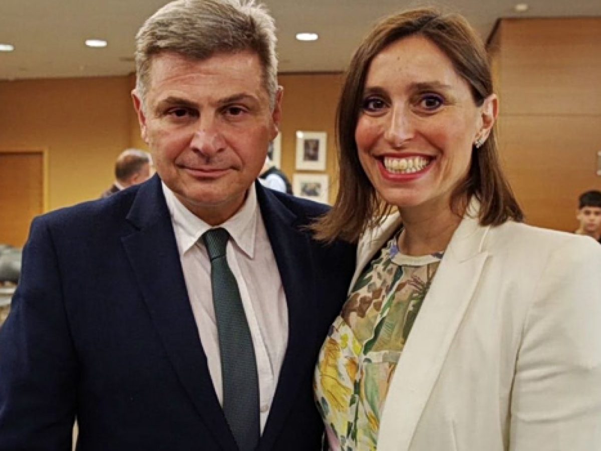 Φαραντούρης: Η σύζυγός μου επιλέχθηκε βάσει των προσόντων της – Δημοσιεύθηκε η απόσπαση στη Διαύγεια | in.gr