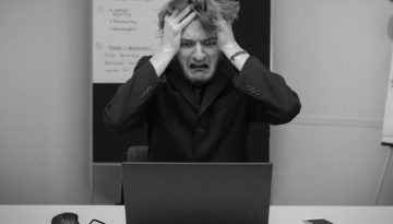 Υβριδική κυβερνητική γκάφα ή «υβριδική επίθεση»;