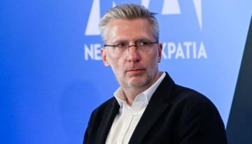 Σκέρτσος για εμπρηστικές επιθέσεις κατά στελεχών της ΝΔ: “Ο φασιστικός λόγος της αντιπολίτευσης οπλίζει το χέρι των τρομοκρατών”