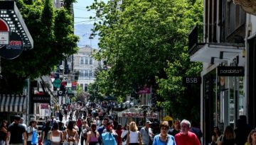 Τα τρία στοιχήματα της κυβέρνησης για τον Σεπτέμβριο: Μείωση τιμών, το πακέτο της ΔΕΘ και η λήξη του Ταμείου Ανάκαμψης