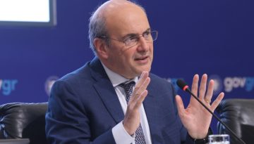 Χατζηδάκης: Σε μια ευρωπαϊκή χώρα θα υπήρχε μόνο καταδίκη των επιθέσεων, εδώ μιλούν για προβοκάτσια