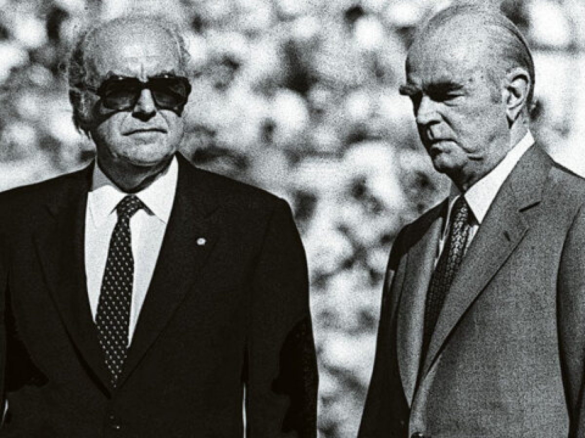 Ανδρέας Παπανδρέου – Κωνσταντίνος Καραμανλής: Έγινε τηλεφώνημα μεταξύ τους που γέννησε το «Βυθίσατε το Χόρα»;