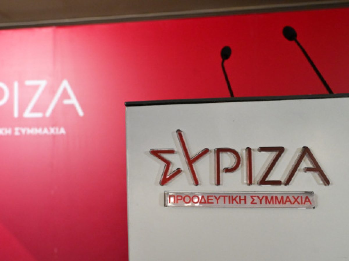 &Mu;&epsilon;&tau;ά &tau;&omicron;&nu; &Tau;&sigma;ί&pi;&rho;&alpha;, &delta;&iota;&pi;&lambda;ή &epsilon;&pi;ί&sigma;&kappa;&epsilon;&psi;&eta; &Sigma;&Upsilon;&Rho;&Iota;&Zeta;&Alpha; &sigma;&tau;&eta; &Delta;&Epsilon;&Theta;: &Sigma;&upsilon;&nu;&epsilon;&delta;&rho;&iota;ά&zeta;&epsilon;&iota; &tau;&omicron; &alpha;&pi;ό&gamma;&epsilon;&upsilon;&mu;&alpha; &eta; &Pi;&omicron;&lambda;&iota;&tau;&iota;&kappa;ή &Gamma;&rho;&alpha;&mu;&mu;&alpha;&tau;&epsilon;ί&alpha;