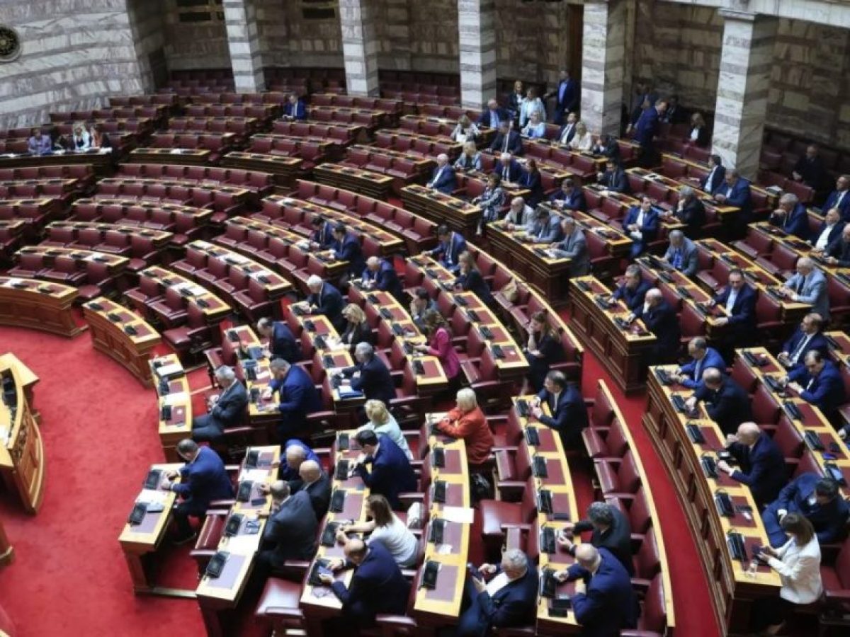 Βουλή: Αύξηση στα 30 έτη της πραγματικής έκτισης ποινής για τα πολλαπλά ισόβια