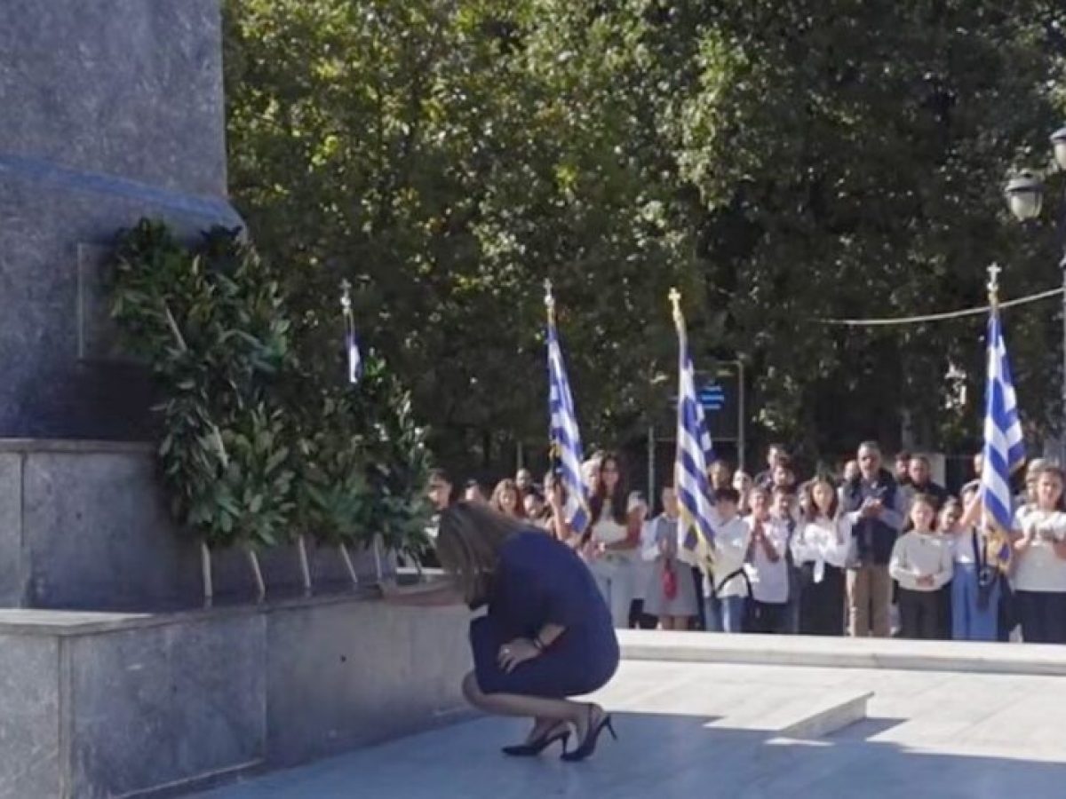 &Eta;&hellip; &gamma;&omicron;&nu;&upsilon;&kappa;&lambda;&iota;&sigma;ί&alpha; &tau;&eta;&sigmaf; &Kappa;&alpha;&rho;&upsilon;&sigma;&tau;&iota;&alpha;&nu;&omicron;ύ &kappa;&alpha;&iota; &eta; &gamma;&rho;&alpha;&phi;&iota;&kappa;ό&tau;&eta;&tau;&alpha; (&beta;ί&nu;&tau;&epsilon;&omicron;)