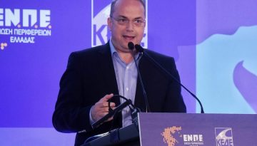 &laquo;&Psi;&epsilon;&upsilon;&delta;ή &alpha;&pi;ό &tau;&eta;&nu; &pi;&rho;ώ&tau;&eta; &mu;έ&chi;&rho;&iota; &tau;&eta;&nu; &tau;&epsilon;&lambda;&epsilon;&upsilon;&tau;&alpha;ί&alpha; &lambda;έ&xi;&eta;&raquo; &ndash; &Omicron;&rho;&gamma;&iota;&sigma;&mu;έ&nu;&eta; &delta;&iota;ά&psi;&epsilon;&upsilon;&sigma;&eta; &Kappa;&omega;&nu;&sigma;&tau;&alpha;&nu;&tau;έ&lambda;&lambda;&omicron;&upsilon; &gamma;&iota;&alpha; &tau;&omicron; &laquo;&kappa;ό&mu;&mu;&alpha; &Sigma;&alpha;&mu;&alpha;&rho;ά&raquo;