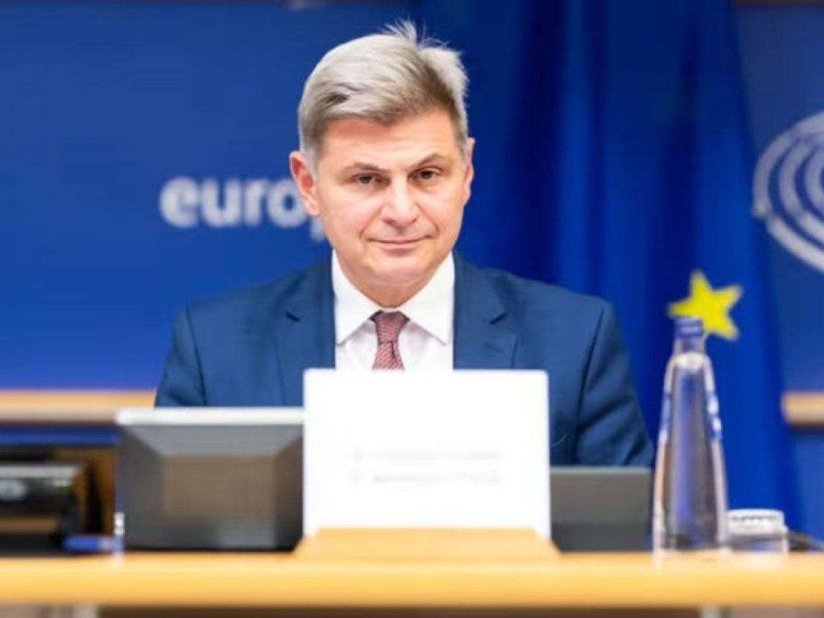&Phi;&alpha;&rho;&alpha;&nu;&tau;&omicron;ύ&rho;&eta;&sigmaf; &gamma;&iota;&alpha; &Sigma;&delta;&omicron;ύ&kappa;&omicron;&upsilon;: &laquo;&Alpha;&pi;ά&nu;&tau;&eta;&sigma;&alpha; &pi;&omicron;&lambda;&iota;&tau;&iota;&kappa;ά &kappa;&alpha;&iota; &mu;ό&nu;&omicron;&raquo; | &Tau;&Omicron; &Beta;&Eta;&Mu;&Alpha;