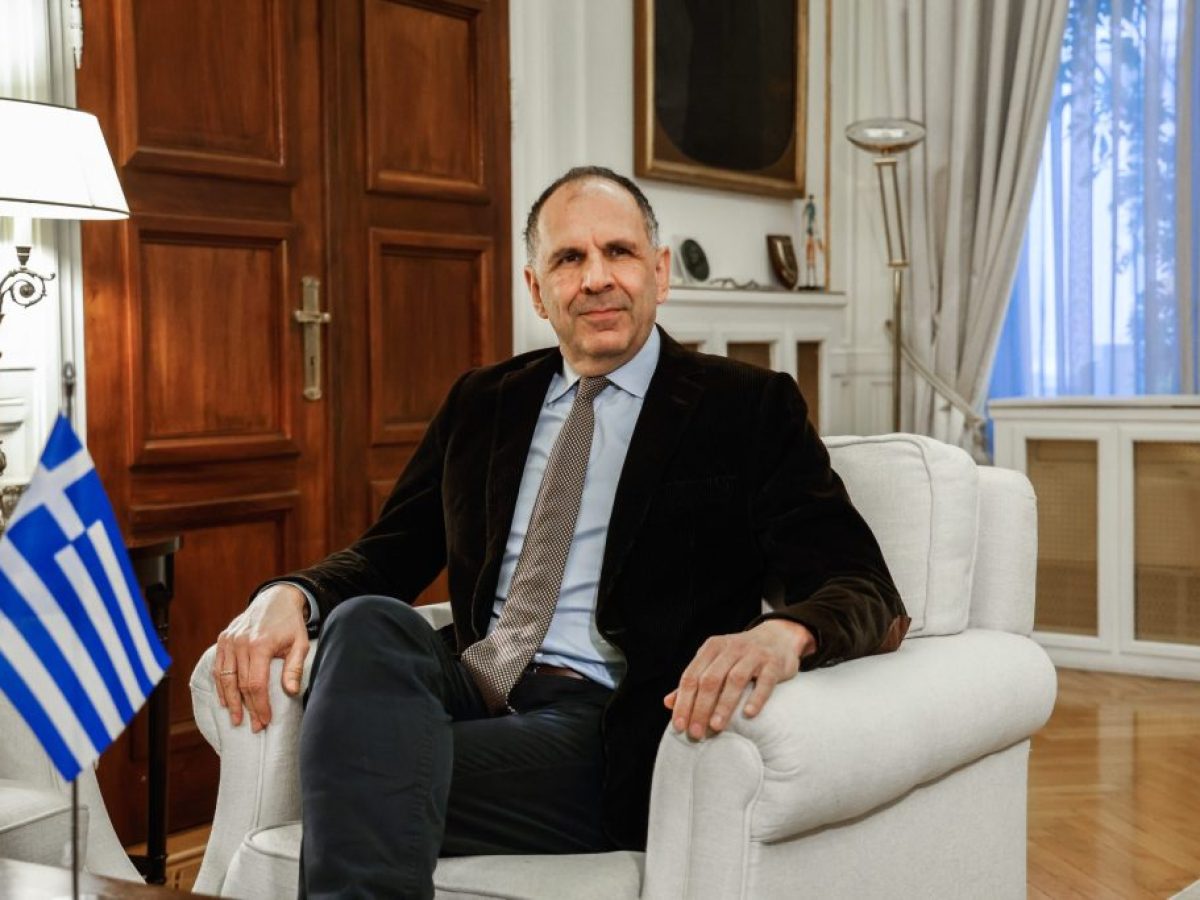 &Gamma;&epsilon;&rho;&alpha;&pi;&epsilon;&tau;&rho;ί&tau;&eta;&sigmaf;: &Alpha;&pi;ό &tau;&eta;&nu; &laquo;&kappa;ό&kappa;&kappa;&iota;&nu;&eta; &gamma;&rho;&alpha;&mu;&mu;ή&raquo; &tau;&omega;&nu; 6 &mu;&iota;&lambda;ί&omega;&nu; &sigma;&tau;&omicron; &laquo;&delta;&epsilon;&nu; &sigma;&upsilon;&zeta;&eta;&tau;ά&mu;&epsilon; &gamma;&kappa;&rho;ί&zeta;&epsilon;&sigmaf; &zeta;ώ&nu;&epsilon;&sigmaf;&raquo;
