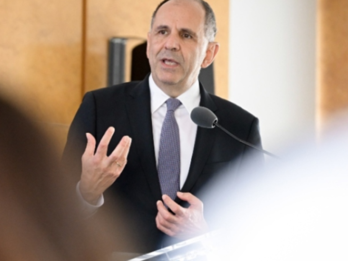 &Gamma;&epsilon;&rho;&alpha;&pi;&epsilon;&tau;&rho;ί&tau;&eta;&sigmaf; &sigma;&tau;&omicron;&nu; &Omicron;&Eta;&Epsilon;: &laquo;&Chi;&rho;&epsilon;&iota;&alpha;&zeta;ό&mu;&alpha;&sigma;&tau;&epsilon; έ&nu;&alpha; &iota;&sigma;&chi;&upsilon;&rho;ό &delta;&iota;&epsilon;&theta;&nu;έ&sigmaf; &rho;&upsilon;&theta;&mu;&iota;&sigma;&tau;&iota;&kappa;ό &pi;&lambda;&alpha;ί&sigma;&iota;&omicron; &gamma;&iota;&alpha; &tau;&eta;&nu; &Tau;&epsilon;&chi;&nu;&eta;&tau;ή &Nu;&omicron;&eta;&mu;&omicron;&sigma;ύ&nu;&eta;&raquo; | Lykavitos.gr