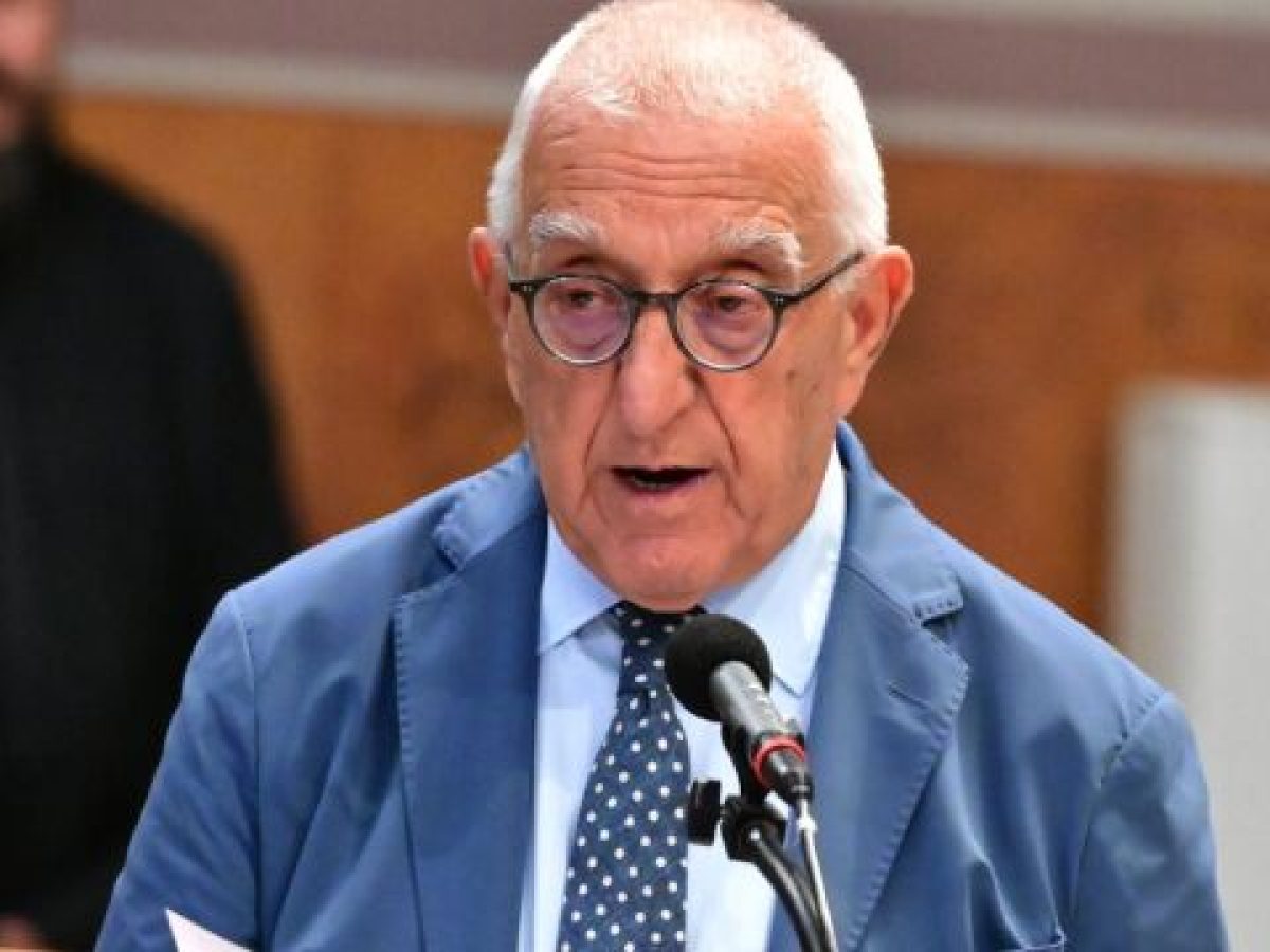 &Kappa;&alpha;&kappa;&lambda;&alpha;&mu;ά&nu;&eta;&sigmaf; &gamma;&iota;&alpha; &Pi;&alpha;ύ&lambda;&omicron; &Mu;&pi;&alpha;&kappa;&omicron;&gamma;&iota;ά&nu;&nu;&eta;: &ldquo;&Zeta;&epsilon;&iota; &sigma;&tau;&eta; &mu;&nu;ή&mu;&eta; &kappa;&alpha;&iota; &tau;&iota;&sigmaf; &kappa;&alpha;&rho;&delta;&iota;έ&sigmaf; ό&lambda;&omega;&nu; ό&sigma;&omicron;&iota; &pi;&iota;&sigma;&tau;&epsilon;ύ&omicron;&upsilon;&nu; &sigma;&epsilon; &mu;&iota;&alpha; &kappa;&alpha;&lambda;ύ&tau;&epsilon;&rho;&eta; &Epsilon;&lambda;&lambda;ά&delta;&alpha;&rdquo;