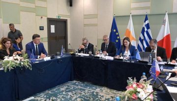 &laquo;&Kappa;&omicron;&iota;&nu;ή &mu;&alpha;&sigmaf; &pi;&rho;&omicron;&sigma;&pi;ά&theta;&epsilon;&iota;&alpha; &nu;&alpha; &pi;&rho;&omicron;&sigma;&tau;&alpha;&tau;&epsilon;ύ&sigma;&omicron;&upsilon;&mu;&epsilon; &tau;&iota;&sigmaf; &epsilon;&upsilon;&rho;&omega;&pi;&alpha;ϊ&kappa;έ&sigmaf; &omicron;&iota;&kappa;&omicron;&gamma;έ&nu;&epsilon;&iota;&epsilon;&sigmaf; &kappa;&alpha;&iota; &kappa;&omicron;&iota;&nu;&omega;&nu;ί&epsilon;&sigmaf;&raquo;, &delta;ή&lambda;&omega;&sigma;&epsilon; &omicron; &Kappa;&iota;&kappa;ί&lambda;&iota;&alpha;&sigmaf; &alpha;&pi;ό &tau;&eta;&nu; &Kappa;ύ&pi;&rho;&omicron; | in.gr
