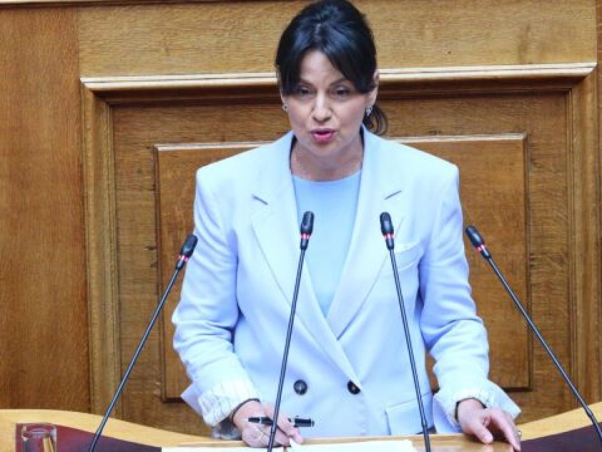 &Mu;&alpha;&rho;ί&nu;&alpha; &Kappa;&omicron;&nu;&tau;&omicron;&tau;ό&lambda;&eta;: &Tau;&omicron; &mu;&epsilon;&gamma;ά&lambda;&omicron; &epsilon;&rho;&omega;&tau;&eta;&mu;&alpha;&tau;&iota;&kappa;ό &mu;&epsilon; &tau;&eta;&nu; έ&delta;&rho;&alpha; &sigma;&tau;&alpha; &Tau;&rho;ί&kappa;&alpha;&lambda;&alpha; &ndash; &Tau;&iota; &theta;&alpha; &kappa;ά&nu;&epsilon;&iota; &mu;&epsilon; &tau;&omicron; &kappa;ό&mu;&mu;&alpha; &Tau;&sigma;ί&pi;&rho;&alpha;