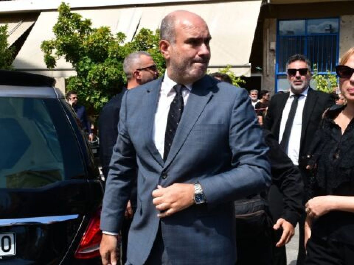 &Tau;&omicron; ά&gamma;&nu;&omega;&sigma;&tau;&omicron; &pi;&alpha;&rho;&alpha;&sigma;&kappa;ή&nu;&iota;&omicron; &alpha;&pi;ό &tau;&iota;&sigmaf; &delta;&rho;&alpha;&mu;&alpha;&tau;&iota;&kappa;έ&sigmaf; ώ&rho;&epsilon;&sigmaf; &tau;&eta;&sigmaf; &omicron;&iota;&kappa;&omicron;&gamma;έ&nu;&epsilon;&iota;&alpha;&sigmaf; &Mu;&alpha;&zeta;&omega;&nu;ά&kappa;&eta;: &Omicron; &rho;ό&lambda;&omicron;&sigmaf; &tau;&omicron;&upsilon; &Delta;&eta;&mu;ή&tau;&rho;&eta; &Mu;&alpha;&rho;&kappa;ό&pi;&omicron;&upsilon;&lambda;&omicron;&upsilon; &sigma;&tau;&eta;&nu; &epsilon;&pi;&iota;&kappa;&omicron;&iota;&nu;&omega;&nu;ί&alpha; &mu;&epsilon; &tau;&omicron; &nu;&omicron;&sigma;&omicron;&kappa;&omicron;&mu;&epsilon;ί&omicron; &ldquo;&Epsilon;&lambda;&pi;ί&sigmaf;&rdquo;