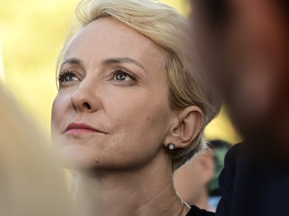 &Alpha;&lambda;&epsilon;&xi;ά&nu;&delta;&rho;&alpha; &Sigma;&delta;&omicron;ύ&kappa;&omicron;&upsilon;: &Kappa;&alpha;&nu;έ&nu;&alpha;&sigmaf; &mu;ό&nu;&omicron;&sigmaf; &tau;&omicron;&upsilon; &sigma;&tau;&eta;&nu; &kappa;&rho;ί&sigma;&eta; &ndash; &Eta; &Epsilon;&upsilon;&rho;ώ&pi;&eta; &nu;&alpha; &alpha;&kappa;&omicron;ύ&sigma;&epsilon;&iota; &tau;&omicron; &kappa;&alpha;&mu;&pi;&alpha;&nu;ά&kappa;&iota;
