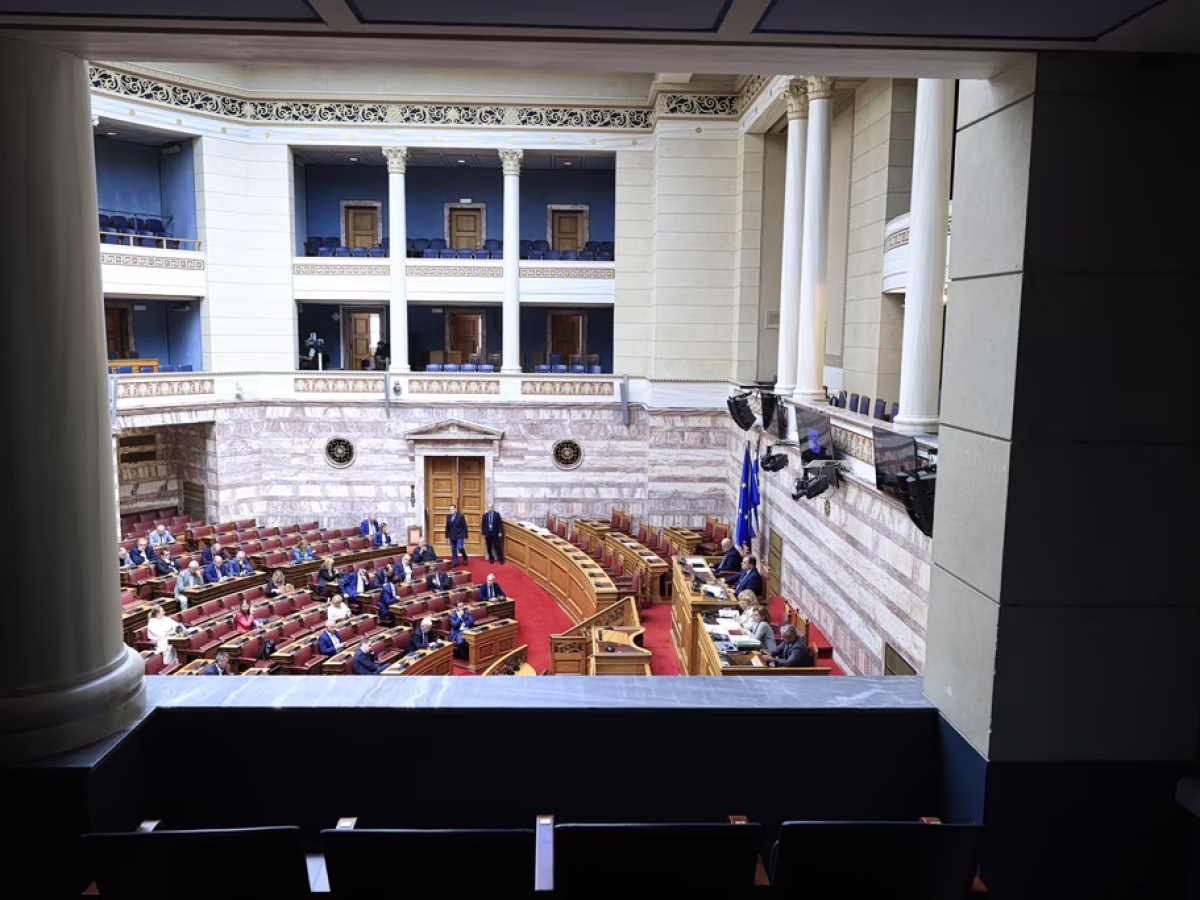 T&omicron; &laquo;&gamma;&alpha;&lambda;ά&zeta;&iota;&omicron; &tau;&epsilon;ί&chi;&omicron;&sigmaf;&raquo; &gamma;&iota;&alpha; &Alpha;&upsilon;&gamma;&epsilon;&nu;ά&kappa;&eta;-&Lambda;&alpha;&zeta;&alpha;&rho;ί&delta;&eta; &pi;&rho;&omicron;&kappa;&alpha;&lambda;&epsilon;ί &alpha;&nu;&tau;&iota;&delta;&rho;ά&sigma;&epsilon;&iota;&sigmaf; &ndash; Ή&rho;&theta;&eta; &eta; &alpha;&sigma;&upsilon;&lambda;ί&alpha; &tau;&eta;&sigmaf; &Kappa;&omega;&nu;&sigma;&tau;&alpha;&nu;&tau;&omicron;&pi;&omicron;ύ&lambda;&omicron;&upsilon; &ndash; &Tau;&Omicron; &Beta;&Eta;&Mu;&Alpha;