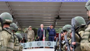 &Gamma;&kappa;&iota;&omicron;&upsilon;&lambda;έ&rho;: &Alpha;&pi;&epsilon;&iota;&lambda;έ&sigmaf; &pi;ί&sigma;&omega; &alpha;&pi;ό &tau;&eta; &rho;&eta;&tau;&omicron;&rho;&iota;&kappa;ή &pi;&epsilon;&rho;ί &delta;&iota;&alpha;&lambda;ό&gamma;&omicron;&upsilon;