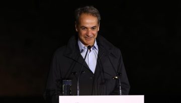 &Mu;&eta;&tau;&sigma;&omicron;&tau;ά&kappa;&eta;&sigmaf;: &Sigma;ή&mu;&epsilon;&rho;&alpha; &delta;&epsilon;&nu; &phi;&omega;&tau;ί&zeta;&omicron;&upsilon;&mu;&epsilon; &mu;ό&nu;&omicron; &tau;&omicron;&nu; &Lambda;&epsilon;&upsilon;&kappa;ό &Pi;ύ&rho;&gamma;&omicron;, &alpha;&lambda;&lambda;ά &omicron;&lambda;ό&kappa;&lambda;&eta;&rho;&eta; &tau;&eta; &Theta;&epsilon;&sigma;&sigma;&alpha;&lambda;&omicron;&nu;ί&kappa;&eta;
