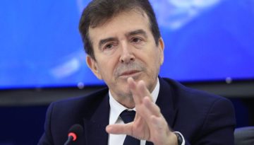 O &Chi;&rho;&upsilon;&sigma;&omicron;&chi;&omicron;ΐ&delta;&eta;&sigmaf; &kappa;&alpha;&iota; &omicron;&iota; &epsilon;&pi;ί&omicron;&rho;&kappa;&omicron;&iota; &alpha;&xi;&iota;&omega;&mu;&alpha;&tau;&omicron;ύ&chi;&omicron;&iota; &tau;&eta;&sigmaf; &Epsilon;&Lambda;&Alpha;&Sigma;