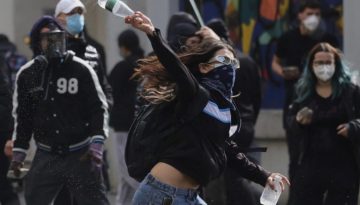 &Alpha;&lambda;&beta;&alpha;&nu;ί&alpha; &ndash; &epsilon;&pi;&alpha;&nu;ά&sigma;&tau;&alpha;&sigma;&eta; Gen Z: &Eta; &omicron;&rho;&gamma;ή &tau;&omega;&nu; &phi;&lambda;&alpha;&mu;ί&nu;&gamma;&kappa;&omicron;
