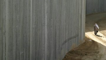 &Iota;&sigma;&rho;&alpha;ή&lambda; : &Mu;&iota;&alpha; &kappa;ά&lambda;&pi;&eta;, &delta;ύ&omicron; &delta;&iota;&alpha;&phi;&omicron;&rho;&epsilon;&tau;&iota;&kappa;&omicron;ί &kappa;ό&sigma;&mu;&omicron;&iota;