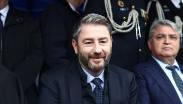 &Alpha;&nu;&delta;&rho;&omicron;&upsilon;&lambda;ά&kappa;&eta;&sigmaf;: &laquo;&Gamma;&iota;&alpha; &epsilon;&mu;ά&sigmaf;, &eta; &delta;&eta;&mu;&omicron;&kappa;&rho;&alpha;&tau;ί&alpha; &kappa;&alpha;&iota; &eta; &epsilon;&theta;&nu;&iota;&kappa;ή &alpha;&xi;&iota;&omicron;&pi;&rho;έ&pi;&epsilon;&iota;&alpha; &epsilon;ί&nu;&alpha;&iota; &omicron;&iota; &delta;ύ&omicron; ό&psi;&epsilon;&iota;&sigmaf; &tau;&eta;&sigmaf; ί&delta;&iota;&alpha;&sigmaf; &epsilon;&upsilon;&theta;ύ&nu;&eta;&sigmaf;&raquo;