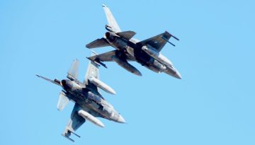 &Pi;ά&lambda;&mu;&alpha;&sigmaf;: &laquo;&Mu;ό&nu;&iota;&mu;&eta; &pi;&alpha;&rho;&omicron;&upsilon;&sigma;ί&alpha;&raquo; &epsilon;&lambda;&lambda;&eta;&nu;&iota;&kappa;ώ&nu; F-16 &kappa;&alpha;&iota; &pi;&omicron;&lambda;&epsilon;&mu;&iota;&kappa;&omicron;ύ &pi;&lambda;&omicron;ί&omicron;&upsilon; &sigma;&tau;&eta;&nu; &Kappa;ύ&pi;&rho;&omicron; &ndash; &Tau;&iota; ά&lambda;&lambda;&alpha;&xi;&epsilon; &alpha;&pi;ό &tau;&omicron;&nu; &Iota;&omicron;ύ&nu;&iota;&omicron; &ndash; veteranos |&Epsilon;&theta;&nu;&iota;&kappa;ά &Theta;έ&mu;&alpha;&tau;&alpha;