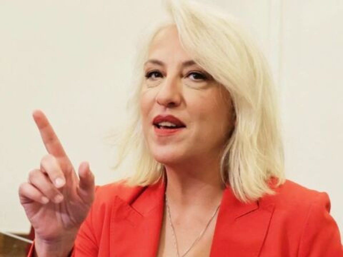 &Alpha;&pi;ό &ldquo;&Mu;&pi;&omicron;&upsilon;&mu;&pi;&omicron;&upsilon;&lambda;ί&nu;&alpha;&rdquo; &tau;&eta;&sigmaf; &Alpha;&rho;&iota;&sigma;&tau;&epsilon;&rho;ά&sigmaf; &sigma;&epsilon; &ldquo;&Mu;&alpha;&nu;&tau;ά&mu; &Sigma;&omicron;&upsilon;&sigma;&omicron;ύ&rdquo; &tau;&eta;&sigmaf; &Kappa;&omicron;&upsilon;&mu;&omicron;&upsilon;&nu;&delta;&omicron;ύ&rho;&omicron;&upsilon;: &Eta; &Rho;έ&nu;&alpha; &Delta;&omicron;ύ&rho;&omicron;&upsilon;, &omicron;&iota; &eta;&rho;&omega;&iota;&sigma;&mu;&omicron;ί &kappa;&alpha;&iota; &omicron;&iota; &sigma;ύ&nu;&tau;&rho;&omicron;&phi;&omicron;&iota; &pi;&omicron;&upsilon; &phi;έ&rho;&omicron;&nu;&tau;&alpha;&iota; &epsilon;&nu;&omicron;&chi;&lambda;&eta;&mu;έ&nu;&omicron;&iota;
