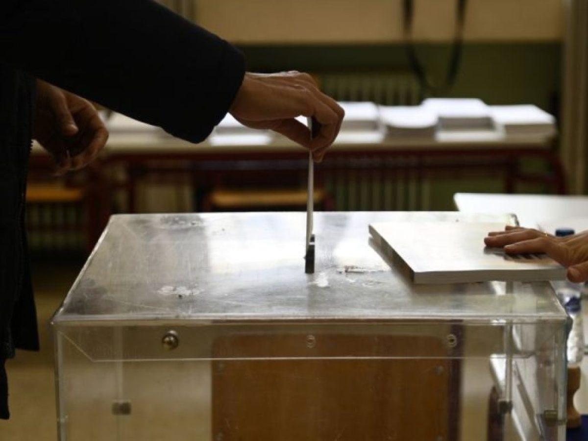 &Delta;&eta;&mu;&omicron;&sigma;&kappa;ό&pi;&eta;&sigma;&eta; Opinion Poll: &Sigma;&tau;&iota;&sigmaf; 14,4 &mu;&omicron;&nu;ά&delta;&epsilon;&sigmaf; &eta; &delta;&iota;&alpha;&phi;&omicron;&rho;ά &tau;&eta;&sigmaf; &Nu;&Delta; &alpha;&pi;ό &tau;&eta;&nu; &Epsilon;&Lambda;.&Alpha;.&Sigma;.