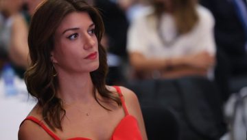 &Sigma;&tau;&eta;&rho;ί&zeta;&epsilon;&iota; &Epsilon;.&Lambda;.&Alpha;&Sigma; &eta; &Kappa;&alpha;&tau;&epsilon;&rho;ί&nu;&alpha; &Nu;&omicron;&tau;&omicron;&pi;&omicron;ύ&lambda;&omicron;&upsilon;