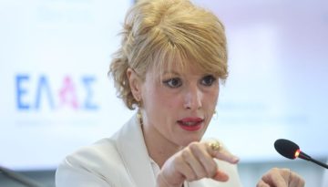 &Theta;&epsilon;ώ&nu;&eta; &Kappa;&omicron;&upsilon;&phi;&omicron;&nu;&iota;&kappa;&omicron;&lambda;ά&kappa;&omicron;&upsilon;: &Eta; &pi;&rho;&omicron;&sigma;&tau;&alpha;&sigma;ί&alpha; &tau;&eta;&sigmaf; &pi;&rho;ώ&tau;&eta;&sigmaf; &kappa;&alpha;&tau;&omicron;&iota;&kappa;ί&alpha;&sigmaf; &epsilon;ί&nu;&alpha;&iota; &zeta;ή&tau;&eta;&mu;&alpha; &kappa;&omicron;&iota;&nu;&omega;&nu;&iota;&kappa;ή&sigmaf; &delta;&iota;&kappa;&alpha;&iota;&omicron;&sigma;ύ&nu;&eta;&sigmaf;